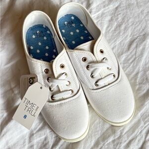 White sneakers size 8 women’s